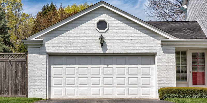 Signs You Need Garage Door Replacement Services